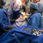 Cirugía de columna mínimamente invasiva costo