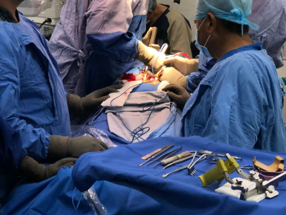 Cirugía de columna mínimamente invasiva costo